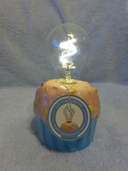 LED Light Bulb Sprinkle Cupcake Table Decor 3″ X 6.5″ & 11.5″ Around New No Box