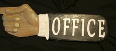 3D 23″ CARVED WOODEN SIGN POINTING FINGER CUSTOMIZED «:YOUR WORDS» PLAQUE