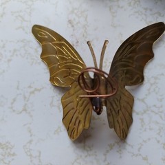 4 VINTAGE METAL WALL ART BUTTERFLIES LARGE AND SMALL, PRETTY AND READY TO HANG