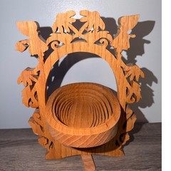 Vintage Collapsible Wooden Fruit Basket garden girl Scrollwork Oak Trivet Bowl