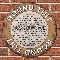 Round Tuit Metal Sign Funny Procrastination Humor Wall Hanging Decoration Gift