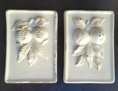 Set of 2 VIETRI ITALY Apples Pomegranate Fruit Rustic White Ceramic Wall Plaques