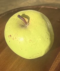 X1 Vintage Italian Alabaster Stone Fruit Green Apple PatinaMarbleRealistic 10Oz