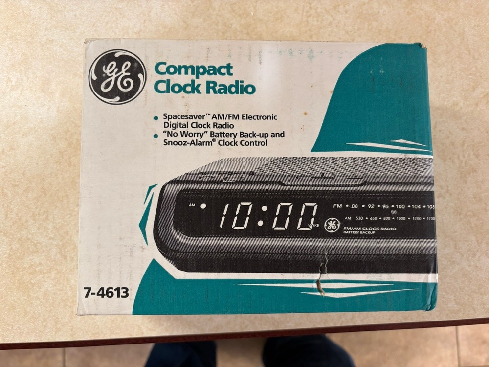 GE 7-4613 Compact Clock Electronic Digital Radio Alarm Clock NIB Never Used