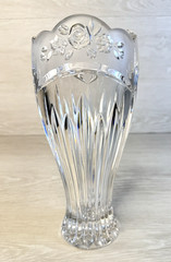 Oneida Crystal Southern Garden 10 Inch Rose Frost Flower Vase