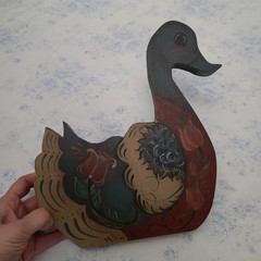 Vintage Cottagecore Farmhouse Hand-Painted Wooden Goose Wall Hanger Sign