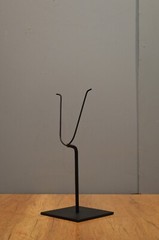 26”high «Y» Metal display Stand for tribal masks & other Art objects -6×6″ base