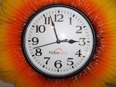 HOBYLUBY 13» Outdoor Wall Clock, Sunflower Clock Silent Non-Ticking, Waterproof