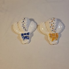 Vintage Ceramic Wall Pocket Vases Flowers Blue/Yellow Bows Unmarked Set of 2