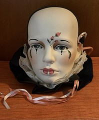 Vintage Dyan Nelson «Nobody’s Fools» Ceramic Jester Pierrot Wall Mask – 8″