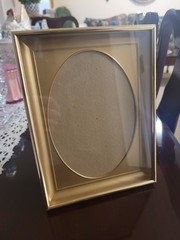 Vintage Gold Metal Ornate Photo Frame 6 x 8 in Oval Mat Polished Glass Portrait