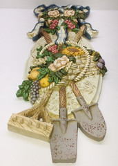 Hanging decorative garden/greenhouse resin peace 12 inches X 5 inches
