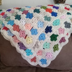 VTG hd crochet Granny square lap throw/afghan wht multi-colors wavy edge 36×42″