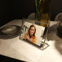 Silver Floating Frame 8×10 Inch Horizontal Fits 5×7/6×8/7×9 Picture 1 PCS