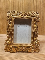 Assorted vintage frame set for wall decor