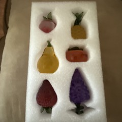 A Set Of “6” Crystal Fruits/grapes/pineapple/strawberry/pear/peach/persimmon