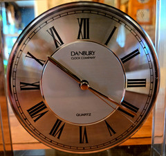 Things Remembered Danbury Mantle Clock Marble top and base 9 Inches Tall