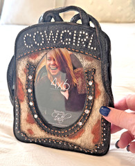 RENEWING FAITH 4″ x 6″ Cowgirl Horseshoe Resin Picture Frame Shaped as Backpack