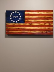 RUSTIC WOODEN AMERICAN FLAG BETSY ROSS 13 STAR 1776 IN STOCK 25″ X 13.5″