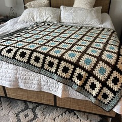 Hand Crocheted Granny Squares Afghan LARGE Throw 61”x71” Vintage MINT