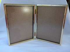 Vtg MCM 4.75 x 6.75 Double Hinged Brass Gold Tone Metal Photo Picture Frame