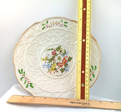 Donegal Plate Parian China 630 Gold Trim White Christmas 1994 Ireland Belleek