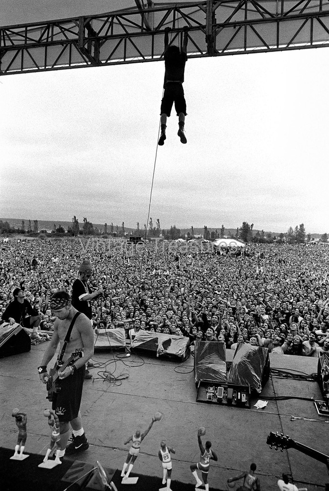 Eddie Vedder of Pearl Jam Hanging from Rafters Photo Print Poster