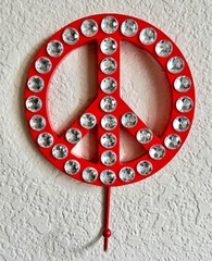 New Red Peace Sign w/ Rhinestones Wood & Metal Dorm Kids Wall Hook Decor – 8.25”