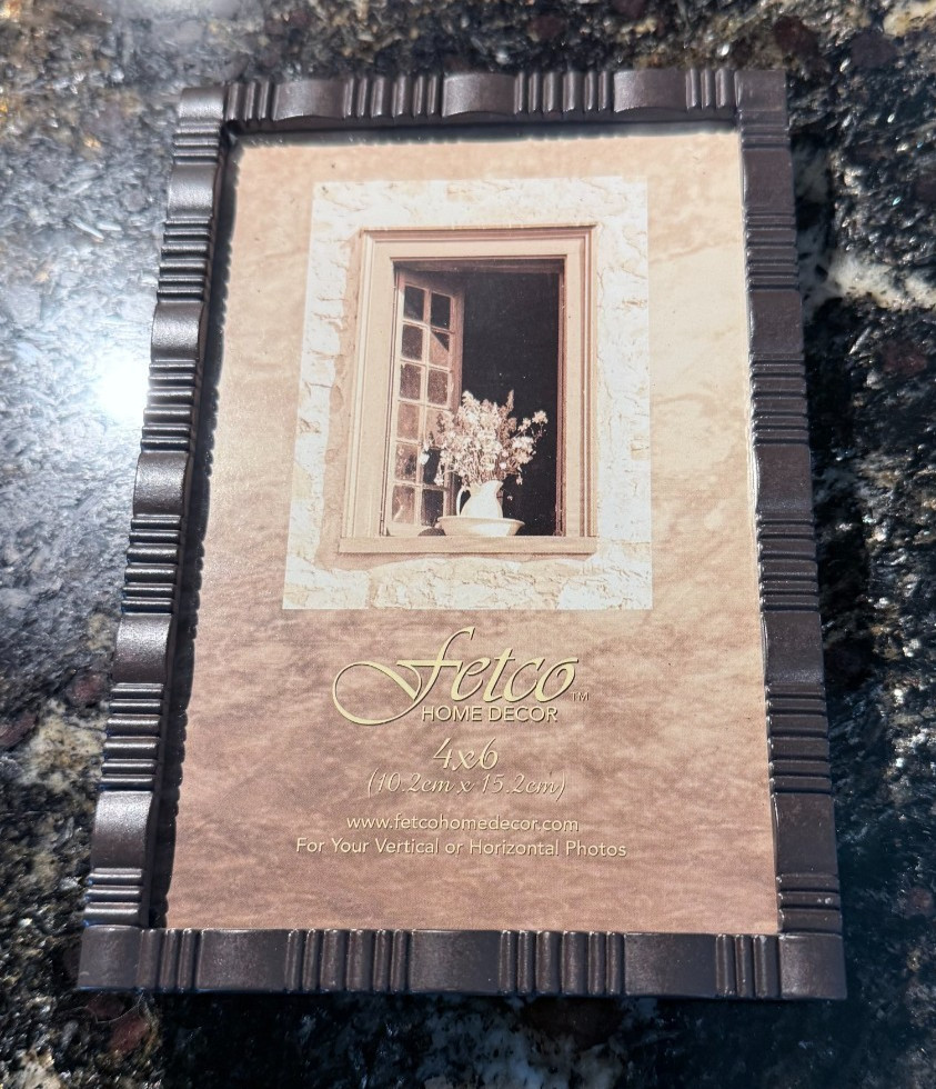 Fetco Home Decor Picture Frame Vertical or Horizontal Photos – 4×6″ Bronze Frame