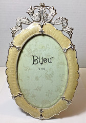 Bijou 4 x 6 Oval Picture Frame/Crystals/Easel Stand Back/Silver & Cream Frame
