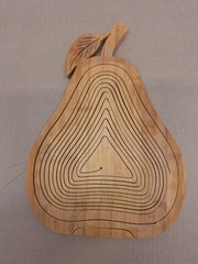 Bamboo Wood Pear Trivet Collapsible Basket, 14″x10″x1″, excellent condition!
