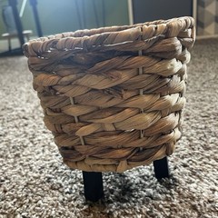 Small Round Wicker Decorative Basket w/ Wooden Stand, Rustic Brown Indoor