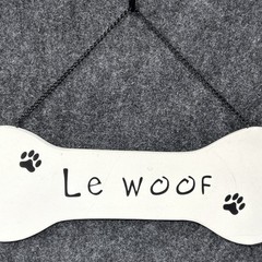 Le Woof Dog Bone Sign Hanging Wall Decor with Paw Prints & Funny Cute Saying