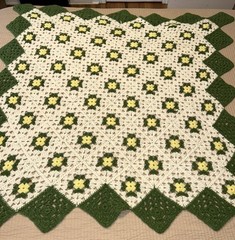 GRANNY Crochet Afghan Handmade White Green Yellow Flower Squares 55”x53”