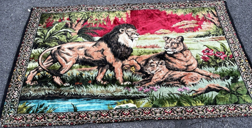D.F.C. RON Lion Family Woven Cotton Tapestry, Multicolor Fringe, Horizontal