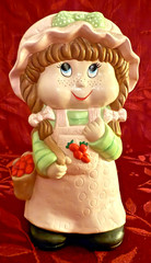 Vintage 1980’s Strawberry Shortcake Ceramic Hand Painted 8.5 in Figurine