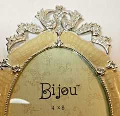 Bijou 4 x 6 Oval Picture Frame/Crystals/Easel Stand Back/Silver & Cream Frame