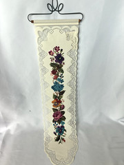 Petal Lace Wall Hanging Bell Pull Colorful Flowers Metal Hanger 32″ Off-White