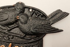 Cast Iron Bird Welcome Wall Garden Plaque 7″ x 4.25″