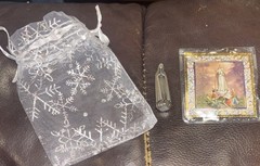 Our Lady Of Fatima Mini Saint Gift Set Tiny 1 Inch Long Statue & Prayer Card
