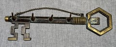 Vintage Solid Brass Skeleton Key Wall Mount Key Holder Rack 4 Hooks Hanger MCM