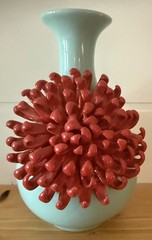 ANTHROPOLOGIE CERAMIC BLUE GREEN VASE RED BLOOM CHRYSANTHEMUM FLOWER RARE DAMAGE