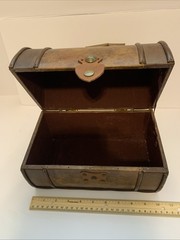 Nice decorative “Lunch Box” 10” long 5” wide Pretty Brown/Tan Faux Leather