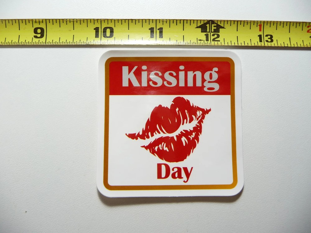 KISSING DAY LIPS SMALL STICKER DECAL SIGN FUN LITTLE SIGNS FUNNY
