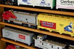 Train Display Case HO Scale Walnut Cabinet Railroad Car Locomotive Wood US Frame