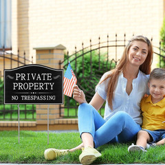 Maitys 4 Pcs Private Property No Trespassing Signs with 15 Metal Stakes 11.8 X 7