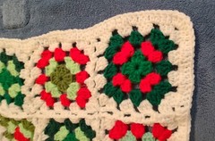 Handmade afghan featurimg a Festive Christmas color palette