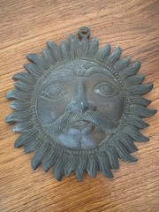 Vtg Solid Brass Sun Face Wall Hanging 7 3/4” Bas-Relief Surya Plaque Celestial