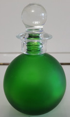 EMERALD GREEN ROUND MINI DECORATIVE BOTTLE RED CORKED STOPPER 4 INCHES 4 OZS