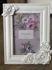 Laura Ashley Table Top Or Hang Frame 4” x 6” Photo Opening White Floral Wedding